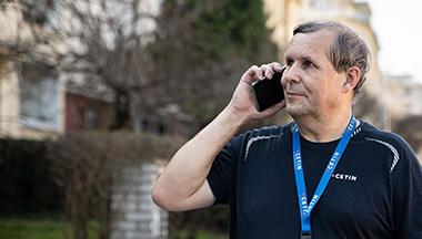 Technik si musí poradit i v souboji s kocourem